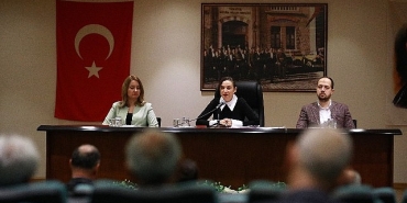 baskan-sengelden-8-mart-vurgusu-kadin-yasamin-icinde-mucadeledir.jpg