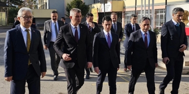 baskan-sezer-bakan-yardimcisi-macit-ile-ogrencileri-ziyaret-etti.jpg
