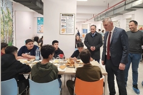 baskan-sezer-ramazan-bereketini-golcuklulerle-paylasiyor.jpg