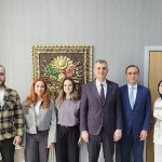 baskan-sezer-saglik-calisanlarinin-tip-bayramini-kutladi.jpg