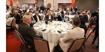 baskan-topaloglu-ogretmenlerle-yemekte-bir-araya-geldi.jpg