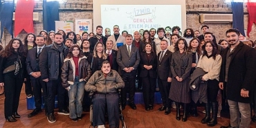 baskan-tugay-genclik-eylem-calistayinin-acilisinda-konustu-kafasinda-valizini-toplayanlar-var.jpg