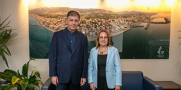 baskan-tugay-guzelbahcede-esnaf-ve-vatandaslarla-bulustu.jpg