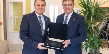 baskan-tugay-kazakistan-heyetini-agirladi.jpg