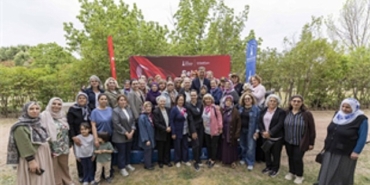 baskan-tugay-sehit-anneleriyle-bir-araya-geldi.jpg