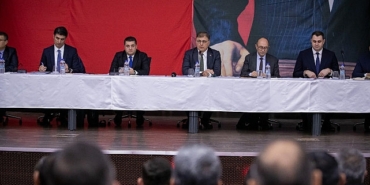 baskan-tugay-torbalida-muhtarlarla-bir-araya-geldi.jpg