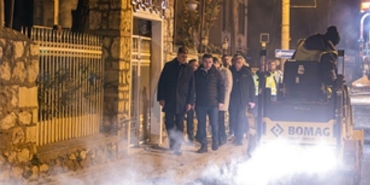 baskan-tugay-yol-emekcileriyle-gece-mesaisinde-bulustu.jpg