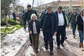 baskan-tugaydan-seferihisarda-yagistan-etkilenenlere-yerinde-destek.jpg
