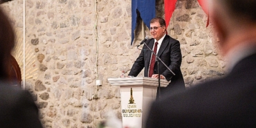 baskan-tugaydan-yeni-yil-mesaji-iyiligi-cogalttigimiz-bir-yil-olsun.jpg