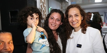 baskan-unsal-donusum-bekleyen-cumhuriyet-mahallesinde-halkla-bulustu-yalniz-degilsiniz.jpg