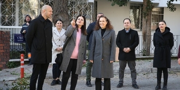 baskan-unsaldan-sahada-hizmet-mesaisi-karsiyakayi-makamdan-degil-sokaktan-yonetiyoruz.jpg