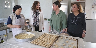 baskan-unsaldan-ureten-kadinlara-destek-ziyareti.jpg