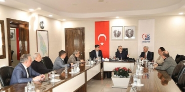 baskan-vekili-akin-basin-mensuplariyla-bulustu.jpg