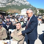 baskan-yardimcisi-gulden-belediye-personeline-yemek.jpg