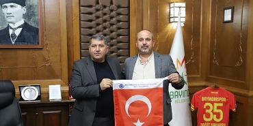 bayindir-belediye-baskani-davut-sakarsu-bayindir-esnaf-ve-sanatkarlar-odasi-baskani-enis-macit-ve-yonetim-kurulu-uyelerini-makaminda-agirladi.jpg