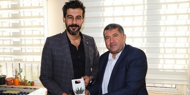 bayindir-belediye-baskani-davut-sakarsu-ogretmenler-gunu-dolayisiyla-okullari-ziyaret-etti.jpg