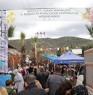 bayindirda-nergis-ve-kuru-cicek-sevgisi-engel-tanimadi-vatandaslar-ureticiyi-yalniz-birakmadi.jpg