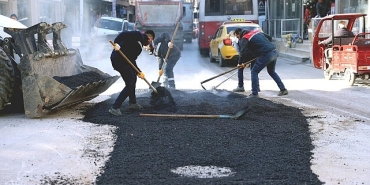 bayraklida-asfalt-calismalari-suruyor.jpg