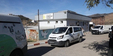 bayraklida-gercegi-aratmayan-tatbikat-hayvan-barinaginda-orman-yangini-tatbikati.jpg