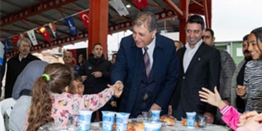 bayraklida-gonuller-ayni-sofrada-bulustu.jpg