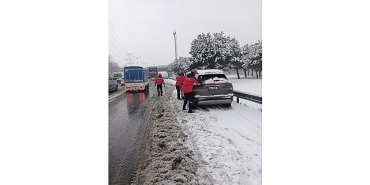 bayrampasada-kar-seferberligi-ekipler-7-24-sahada.jpg
