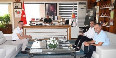 belediye-personelinden-baskan-topalogluna-veda-ziyareti.jpg