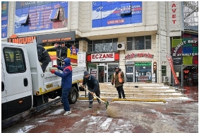 beylikduzu-belediyesi-kar-yagisina-karsi-sahada.jpg
