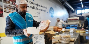 beylikduzunde-ramazanin-bereketi-sofralara-tasiniyor.jpg
