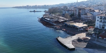 bir-dalga-kirici-set-de-degirmendere-sahiline.jpg