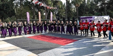 bornovada-8-mart-dayanismasi.jpg