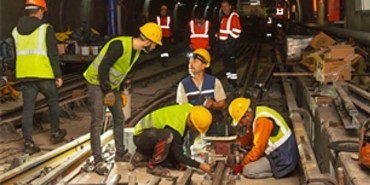 bornovada-metro-hattinda-raylar-yenileniyor.jpg