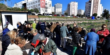 bornovada-toprak-kadinlarla-canlaniyor.jpg