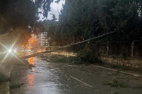 buca-belediyesi-ekiplerinin-firtina-ve-yagis-mesaisi.jpg