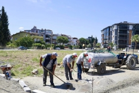 burhaniyede-park-ve-yesil-alanlarda-calismalar-kesintisiz-suruyor.jpg