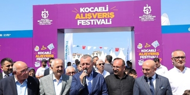 buyukakin-kurdeleyi-kesti-hayirli-isler-diledi.jpg