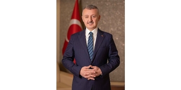 buyukakin-ogretmen-ve-ogrencileri-tebrik-etti.jpg