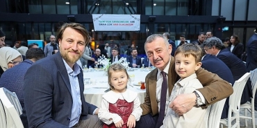 buyukakin-tugva-iftarinda-genclerle-bir-araya-geldi.jpg