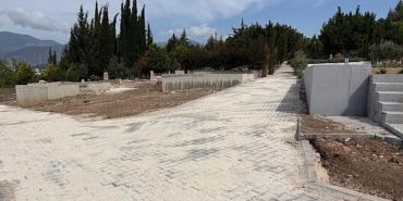buyuksehir-ekiplerinden-ilce-mezarliklarinda-calisma.jpg