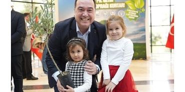 buyuksehirden-ornek-cevre-projesi-atik-pil-getirene-zeytin-fidani.jpg