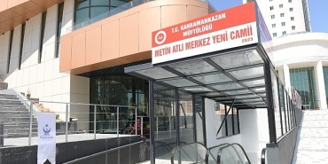 cami-dualarla-ibadete-acildi.jpg