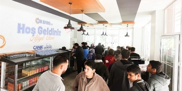 can-sofrasinda-sehit-yakinlari-ve-gazilere-yuzde-30-indirim.jpg