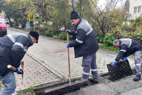canik-belediyesi-ekipleri-sahada-mazgallar-tek-tek-temizleniyor.jpg