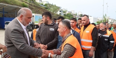 canikte-bayram-sevinci-baskan-sandikci-personelle-bayramlasti.jpg