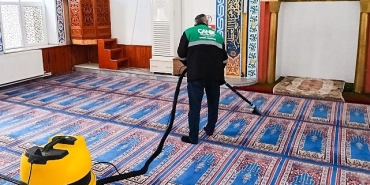 canikte-camiler-dip-kose-temizleniyor.jpg