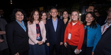 chp-lideri-ozelden-orgute-iktidar-mesaji-izmirde-yukselen-bir-kenetlenme-ivmesi-var.jpg
