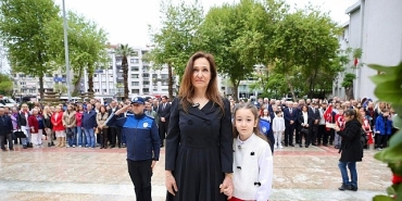 cocuk-dostu-kent-karsiyakada-23-nisan-coskusu.jpg