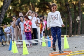 cocuklar-kadifekalede-doyasiya-eglendi.jpg