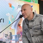 demir-demirkan-bu-kez-edebiyat-sahnesinde-hayranlari-ile-bulustu.jpg