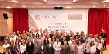 deude-15-temmuz-demokrasi-ve-milli-birlik-gunu-kapsaminda-anma-programi-duzenlendi.jpg