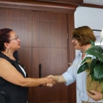 didim-belediye-baskani-hatice-gencay-minik-misafirlerini-agirladi.jpg